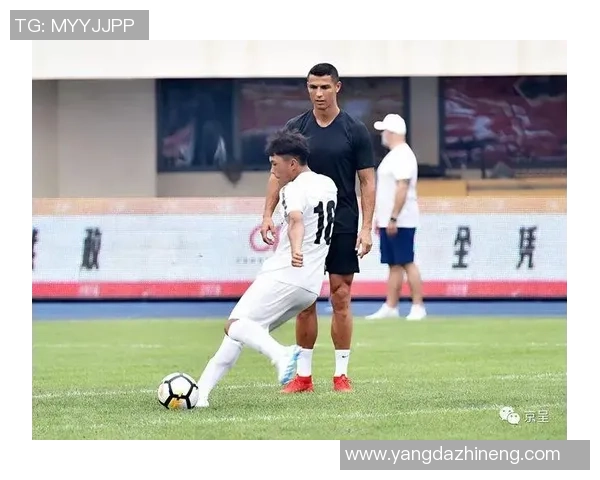 与足球明星零距离对视的精彩瞬间视频合集 与足球明星零距离对视的精彩瞬间视频合集