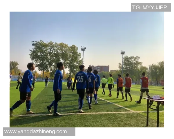 北京足球笑声不断球迷热情高涨共庆胜利时刻 北京足球笑声不断球迷热情高涨共庆胜利时刻