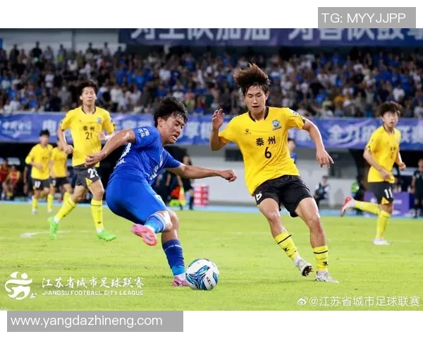 足球区联赛激战正酣各队争夺冠军荣耀展现青春风采