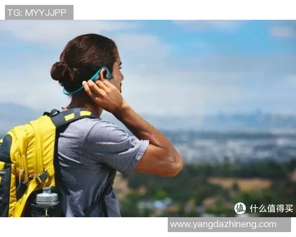 踢足球时必备的耳机选择指南让你享受激情与音乐的完美结合 踢足球时必备的耳机选择指南让你享受激情与音乐的完美结合